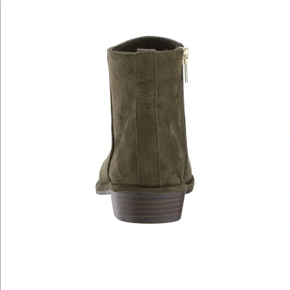 Stuart Weitzman Girls Olive Lowland Low Suede Ankle Bootie Size 2